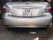 Cần bán lại xe Toyota Vios 2012, màu bạc
