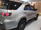 Bán Toyota Fortuner, máy xăng (V) 2.7 số tự động 10/2016 màu bạc, mới 98%