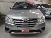 Bán xe Toyota Innova 2.0 E đời 2016, màu bạc, chạy 68.873 km