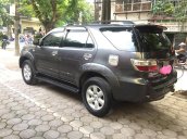 Cần tiền bán gấp Fortuner 2010, số sàn máy dầu, màu nòng súng