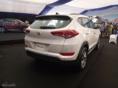 Bán xe Hyundai Tucson 2.0AT 2018, máy xăng, tặng kèm phụ kiện, giao xe ngay