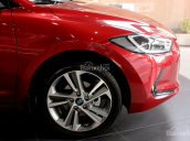 Bán xe Hyundai Elantra 2.0AT 2018, màu đỏ tặng phụ kiện, xe giao ngay