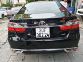 Cần bán xe Toyota Camry sản xuất 2016, form 2017