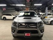 Bán xe Toyota Hilux 3.0, số tự động, sản xuất 2015, màu bạc, máy xăng