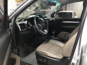 Bán xe Toyota Hilux 3.0, số tự động, sản xuất 2015, màu bạc, máy xăng