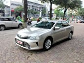 Bán ô tô Toyota Camry đời 2016, màu vàng