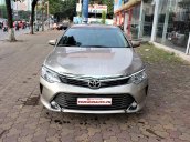 Bán ô tô Toyota Camry đời 2016, màu vàng