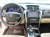 Bán ô tô Toyota Camry đời 2016, màu vàng