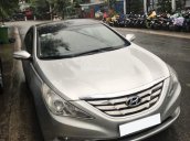 Bán nhanh xe Hyundai Sonata đời 2010 số tự động, màu bạc