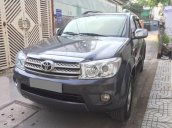 Cần bán xe Toyota Fortuner 2.5MT 2010 máy dầu, màu xám chì