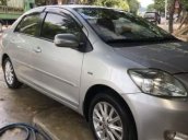 Cần bán lại xe Toyota Vios đời 2010, màu bạc