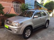 Cần bán xe Fortuner 2.5G máy dầu, đời 2010, màu bạc zin