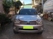 Cần bán xe Fortuner 2.5G máy dầu, đời 2010, màu bạc zin