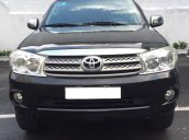 Cần bán gấp Toyota Fortuner đời 2010, màu đen 