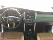 Cần bán Toyota Innova E sản xuất năm 2017, màu xám (ghi)