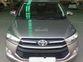 Cần bán Toyota Innova E sản xuất năm 2017, màu xám (ghi)