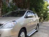 Cần bán xe Toyota Innova năm 2010, màu vàng xe gia đình giá cạnh tranh