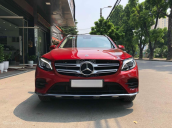 Cần bán gấp Mercedes GLC300 đời 2018, màu đỏ 