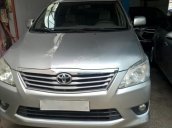 Cần bán Toyota Innova G sản xuất 12/2013 màu bạc
