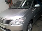 Cần bán Toyota Innova G sản xuất 12/2013 màu bạc