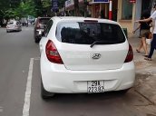 Cần bán gấp Hyundai i20 đời 2011, màu trắng số tự động