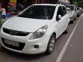 Cần bán gấp Hyundai i20 đời 2011, màu trắng số tự động