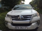 Bán Toyota Fortuner năm 2017, màu trắng xe gia đình