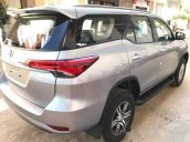 Cần bán xe Toyota Fortuner đời 2018, màu bạc, nhập khẩu