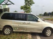 Cần bán Kia Carnival đời 2010, màu bạc xe gia đình