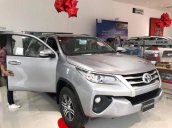 Cần bán xe Toyota Fortuner đời 2018, màu bạc, nhập khẩu