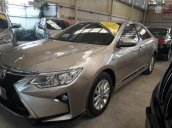 Bán xe Toyota Camry 2.0E đời 2016, trang bị full phụ kiện, có độ cản trước Lexus, giá phù hợp với khách hàng doanh nhân