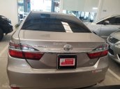 Bán xe Toyota Camry 2.0E đời 2016, trang bị full phụ kiện, có độ cản trước Lexus, giá phù hợp với khách hàng doanh nhân