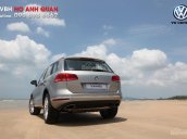 Bán Touareg bạc - SUV gầm cao nhập khẩu chính hãng Volkswagen, xe giao ngay - Hotline: 090.898.8862