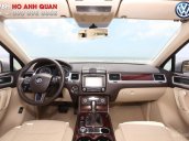 Bán Touareg bạc - SUV gầm cao nhập khẩu chính hãng Volkswagen, xe giao ngay - Hotline: 090.898.8862