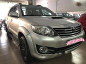 Cần bán Toyota Fortuner đời 2016, màu bạc số sàn, 878tr