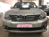 Cần bán Toyota Fortuner đời 2016, màu bạc số sàn, 878tr