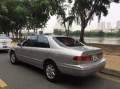 Cần bán xe Toyota Camry sản xuất 2002, màu bạc số sàn, 255tr