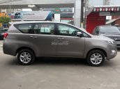 Bán xe Toyota Innova E 2017 đăng ký 2018 - Màu nâu đồng