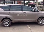 Bán xe Toyota Innova E 2017 - Màu nâu đồng