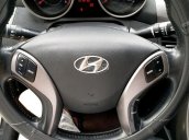 Cần bán gấp Hyundai Elantra 2013, màu trắng, nhập khẩu xe gia đình