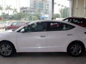 Cần bán xe Hyundai Elantra đời 2018, màu trắng, 565.3 triệu