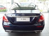 Mercedes E200 hỗ trợ vay cao, tặng bảo hiểm