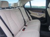 Mercedes E200 hỗ trợ vay cao, tặng bảo hiểm