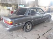 Cần bán xe Toyota Camry 1987, màu xám