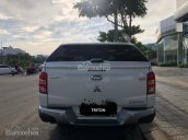 [Siêu giảm] Mitsubishi Triton, màu trắng, xe nhập Thái, lợi dầu 7L/100km, trả góp 80%. LH: 0905.91.01.99