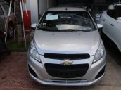 Bán Chevrolet Spark MT 2016, màu bạc, xe còn mới tinh không một tì vết