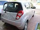 Bán Chevrolet Spark MT 2016, màu bạc, xe còn mới tinh không một tì vết