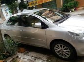 Cần bán Toyota Vios AT đời 2012, màu bạc, xe gia đình đi ít