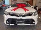 Cần bán Toyota Camry 2.5Q đời 2018, màu trắng