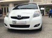 Cần bán lại xe Toyota Yaris đời 2011, màu trắng, nhập khẩu nguyên chiếc 